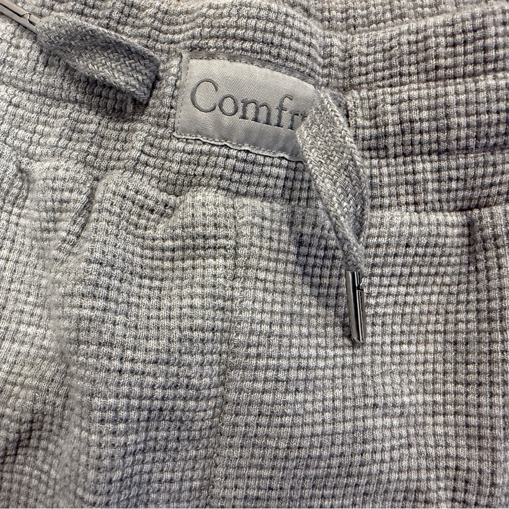 Comfrt Women's Plus Size Athletic Gray Knit Shorts - Picture 3 of 7